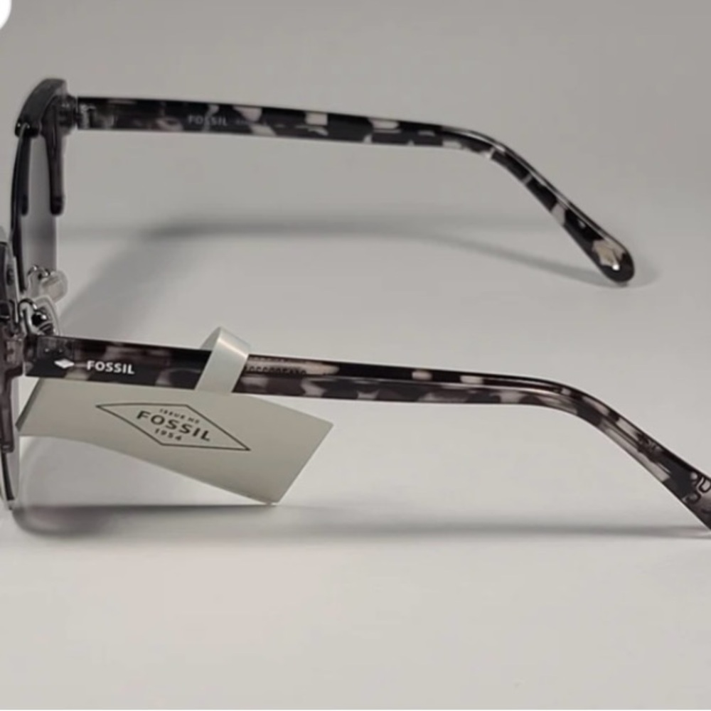 Fossil Women's Grey and Silver Sunglasses - Picture 4 of 9